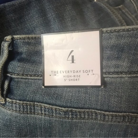 WHBM Everyday Soft High-rise 5” Jean Shorts w Appliqué - Picture 4 of 5